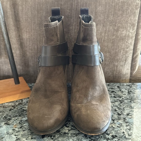 💙 2 for $10 💙 Crown Vintage Booties - Picture 4 of 6